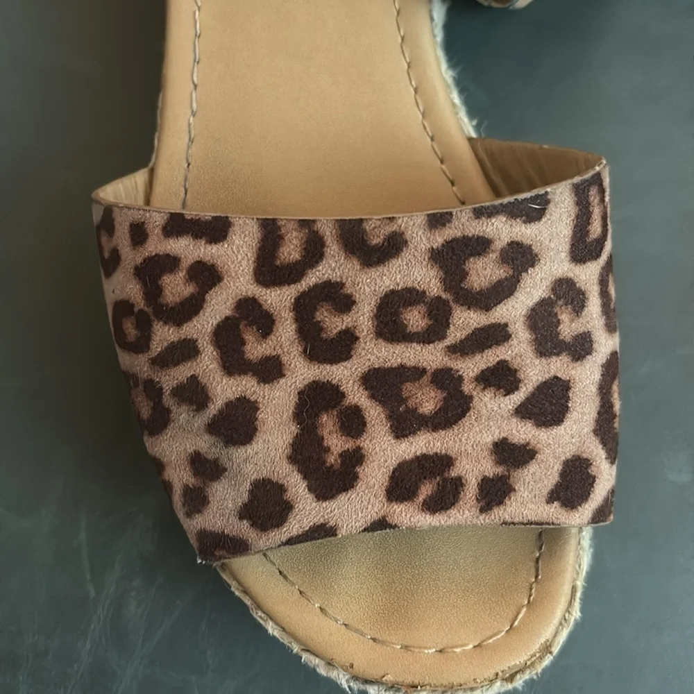 ❤️3 for $15! ❤️ SODA animal print sandals. Oat Cheetah! Size 2, ❤️3 for $15!❤️